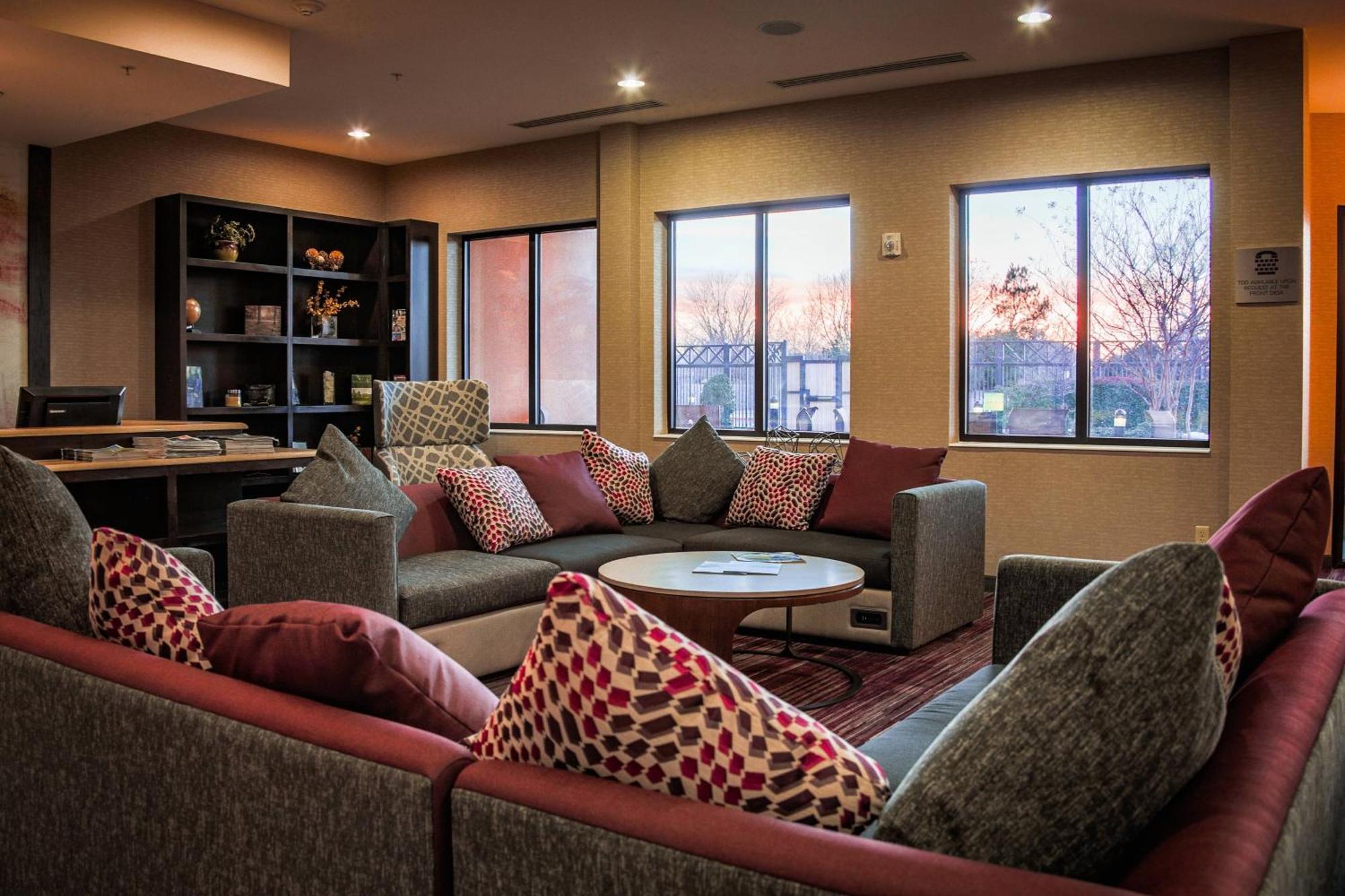 Courtyard By Marriott Norman Hotel Екстериор снимка