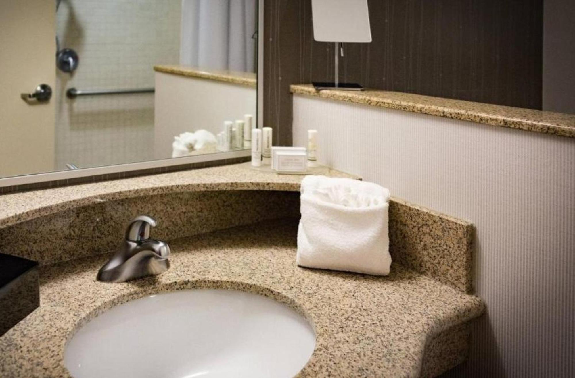 Courtyard By Marriott Norman Hotel Екстериор снимка