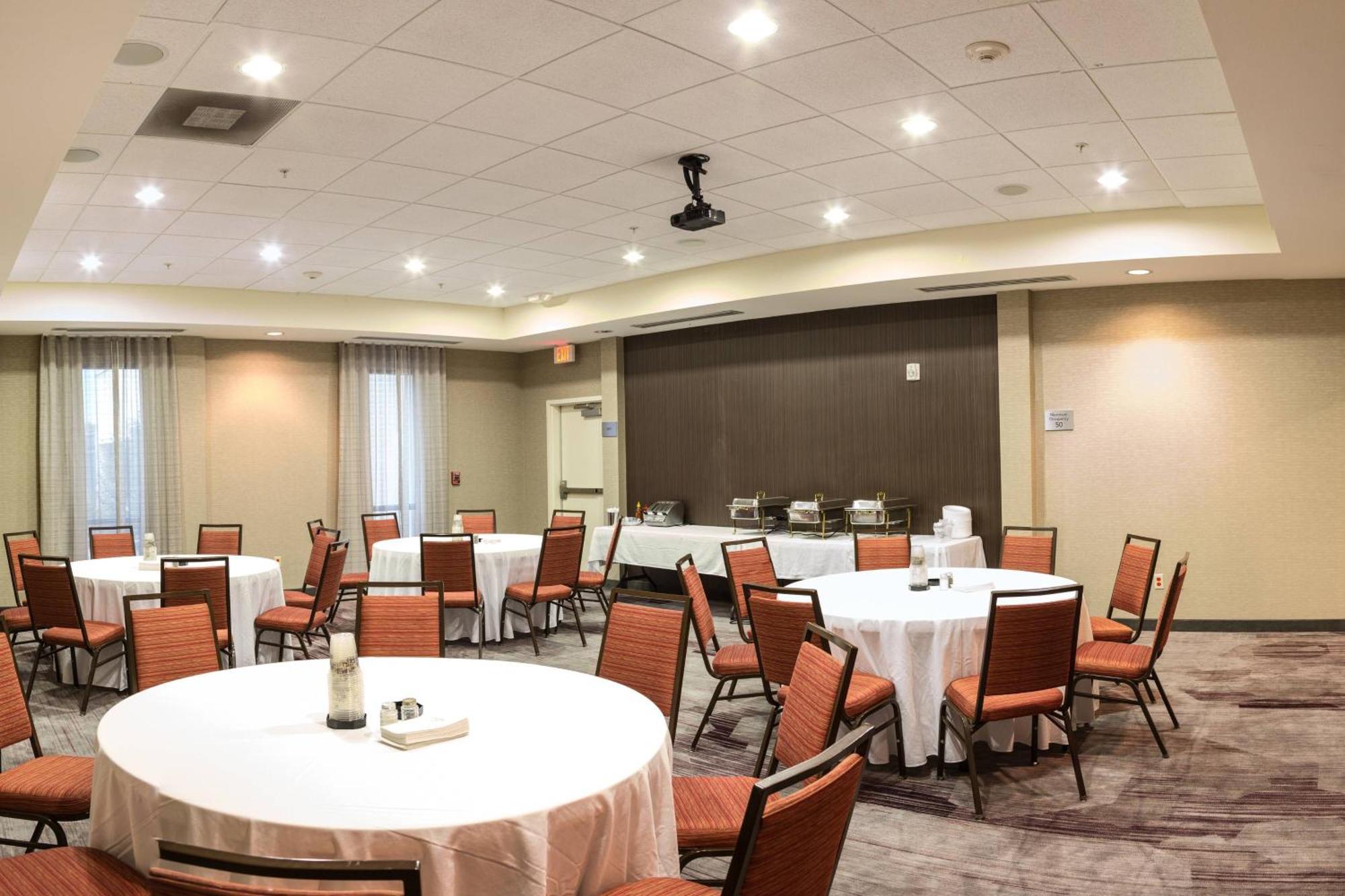 Courtyard By Marriott Norman Hotel Екстериор снимка