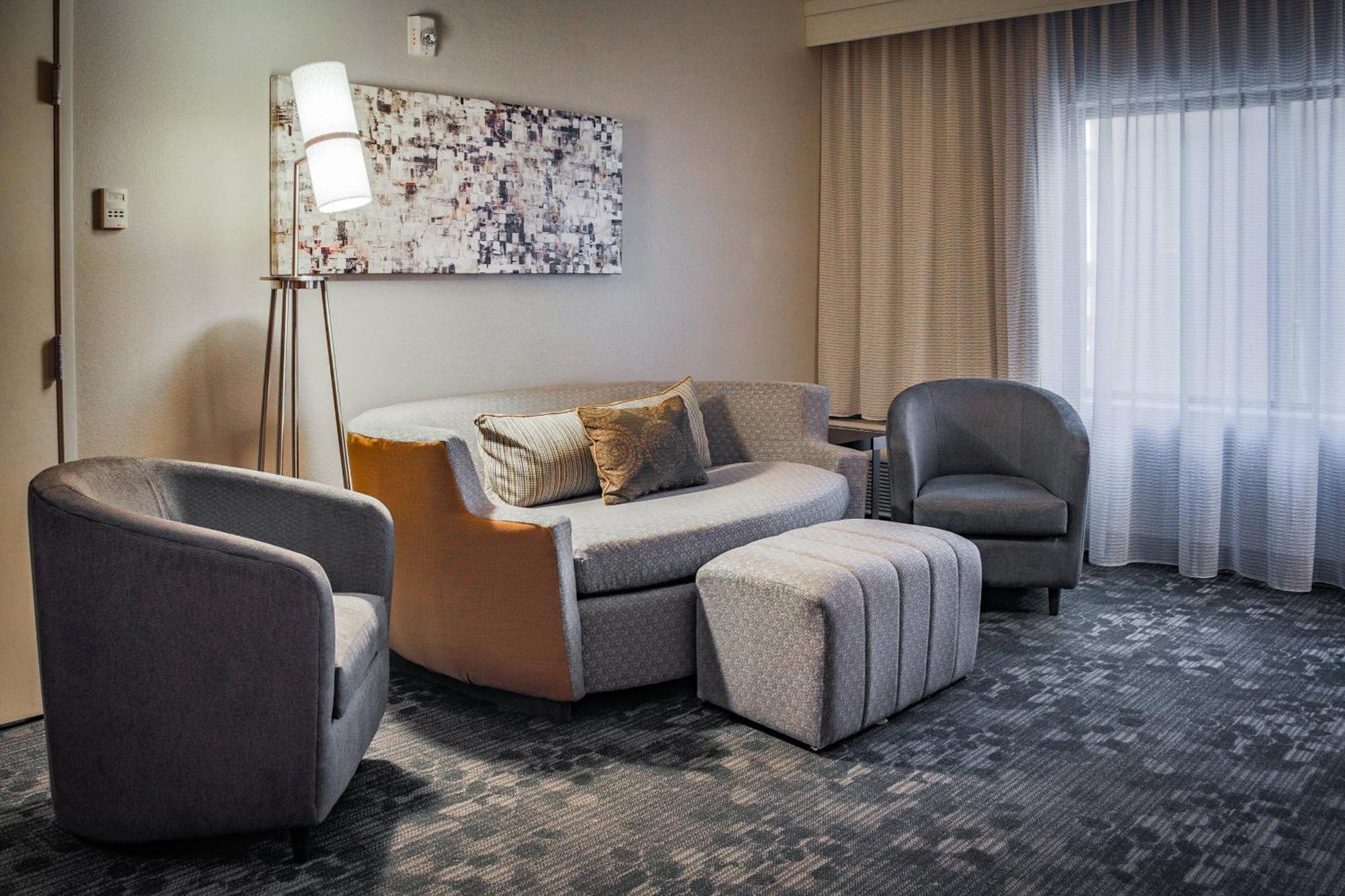 Courtyard By Marriott Norman Hotel Екстериор снимка