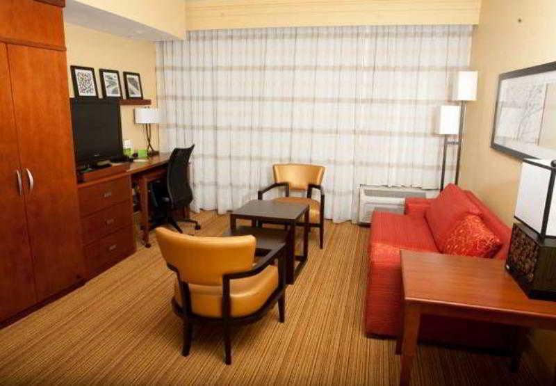 Courtyard By Marriott Norman Hotel Стая снимка
