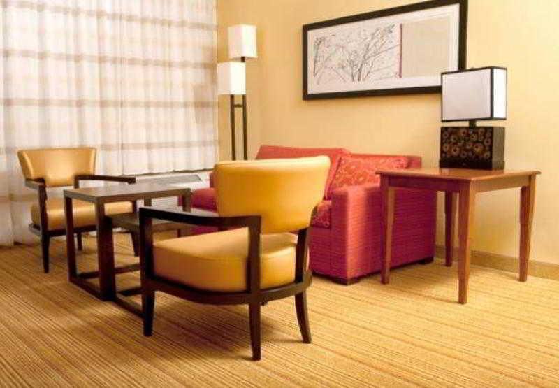 Courtyard By Marriott Norman Hotel Стая снимка