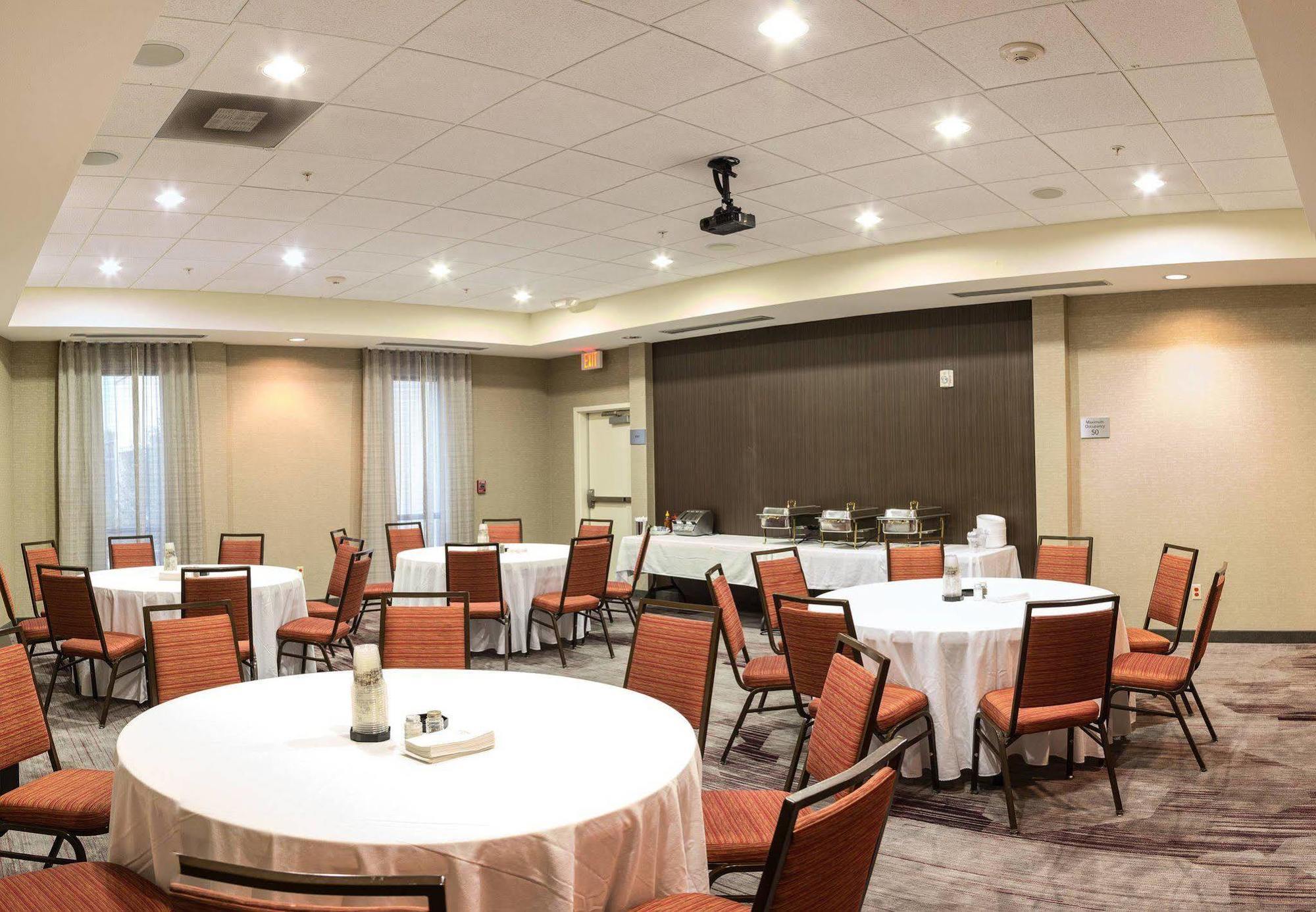 Courtyard By Marriott Norman Hotel Екстериор снимка