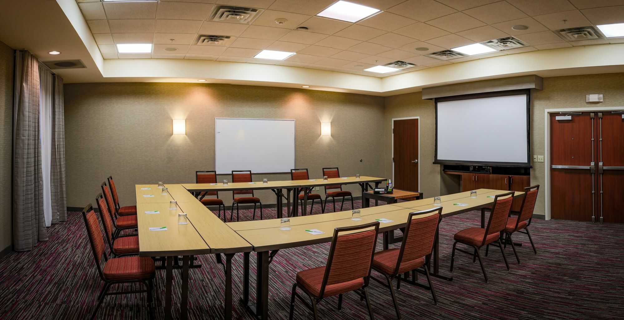 Courtyard By Marriott Norman Hotel Екстериор снимка